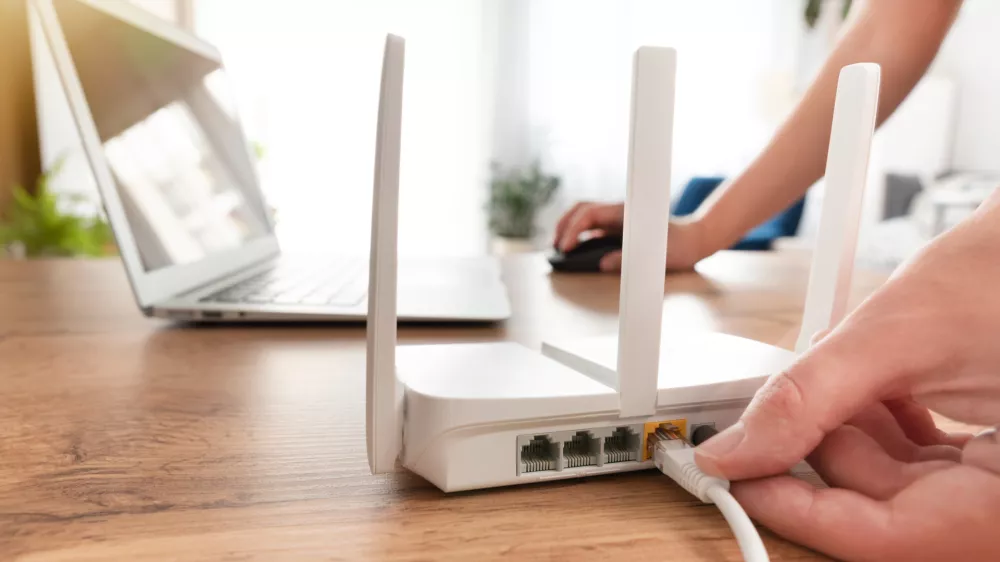 Če je naprava vseskozi prižgana, to prina&scaron;a tudi negativne posledice. / Foto: Istock