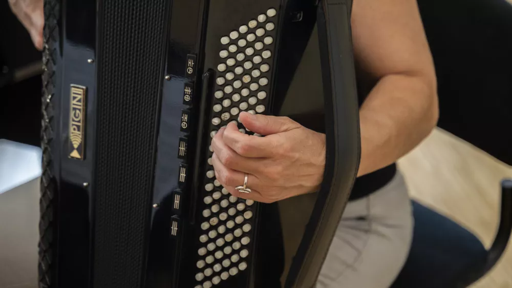  harmonika- 07.10.2023 &ndash; Konservatorij za glasbo in balet Ljubljana - ženski harmonikarski orkester AccordiOna v sestavi dijakinj, &scaron;tudentk in profesoric harmonike iz Slovenije, Hrva&scaron;ke in Italije pod dirigentsko taktirko Radmile Bikić Magdić FOTO: Nik Erik Neubauer