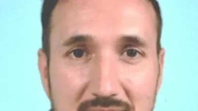 Novo mesto.Iskana oseba Borislav Bojanic, star 44 let, visok je okoli 185 centimetrov in je srednje postave. Ko je odsel od doma v Bojancih je bil oblecen v hlace temno zelene barve. Po do sedaj znanih podatkih je oseba nepredvidljiva in bi zato lahko bil nevaren. Policisti pozivajo vse, ki bi ga opazili, da se mu ne priblizujejo, ampak o tem takoj obvestijo policiste na stevilko 113. Foto: PU Novo mesto