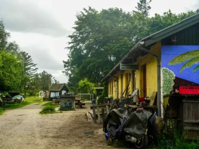 V mestu nihče ne plačuje najemnine. Foto: zajem zaslona