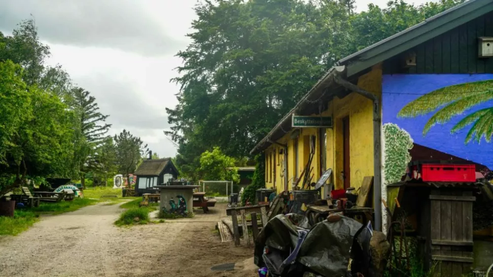 V mestu nihče ne plačuje najemnine. Foto: zajem zaslona