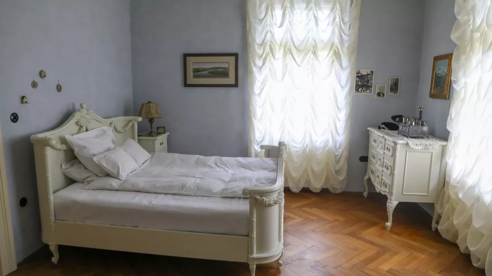 - 11.05.2021 &ndash; Hribarjeva Vila Zlatica - prenovljena me&scaron;čanska vila nekdanjega ljubljanskega župana Ivana Hribarja,Cesta 27. aprila 47  //FOTO: Luka Cjuha. / Foto: Luka Cjuha