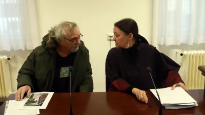82-letnik spal s pi&scaron;tolo: "Ustrelil sem ga v samoobrambi"
