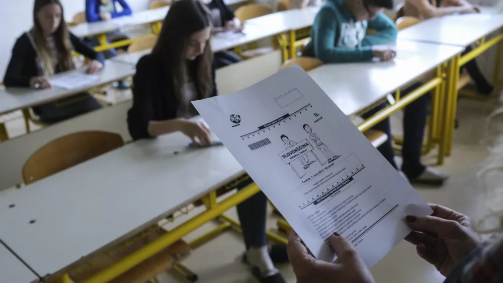 - Osnovna &scaron;ola Valentina Vodnika v Ljubljani - razred - učilnica - osnovno&scaron;olci - učenci - &scaron;olstvo    - 07.05.2015 - Nacionalno preverjanje znanja (NPZ) v osnovnih &scaron;olah - pisno preverjanje znanja iz maternega jezika za učence 6. in 9. razreda -    //FOTO: Jaka Gasar