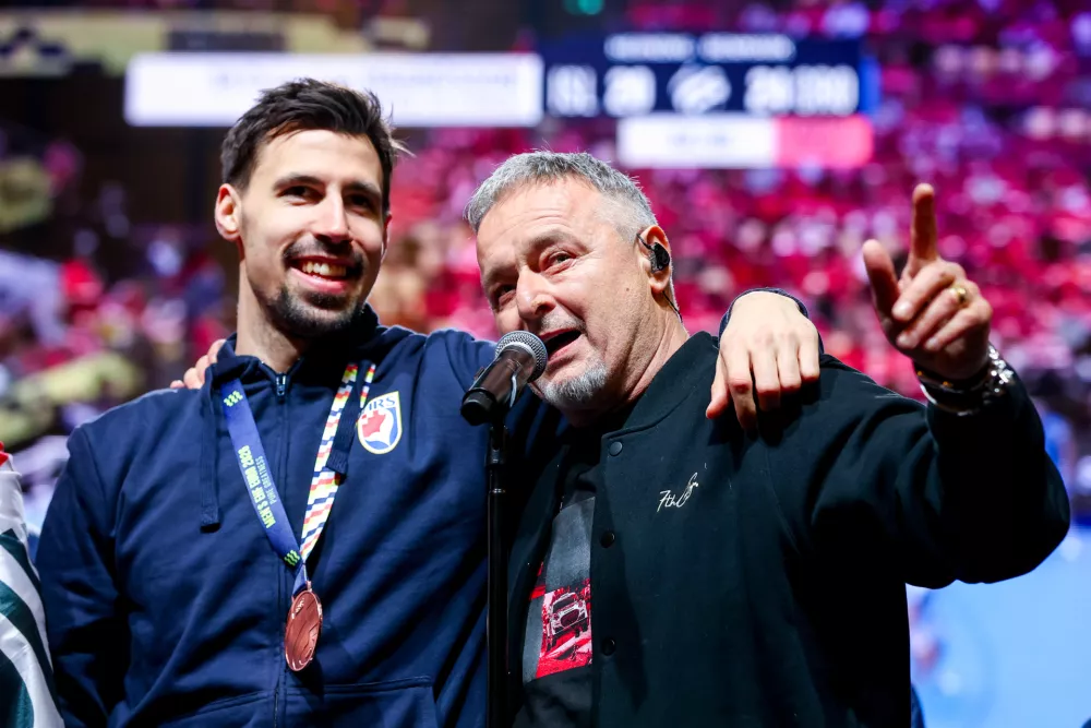 02.02.2026., Zagreb - Svecani docek hrvatske rukometne reprezentacije u na Trgu bana Josipa Jelacica nakon osvojene broncane medalje na Europskom rukometnom prvenstvu. Ivan Martinovic i Marko Perkovic Thompson Photo: Igor Kralj/PIXSELL