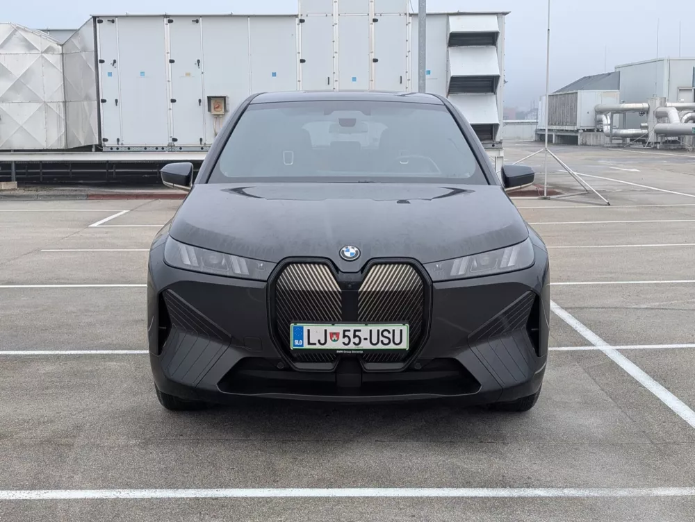 BMW iX