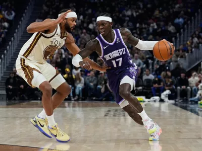 Sacramento Kings guard Dennis Schr&ouml;der, right, moves the ball while defended by Golden State Warriors guard Moses Moody during the first half of an NBA basketball game, Friday, Jan. 9, 2026, in San Francisco. (AP Photo/Godofredo A. V&aacute;squez)
