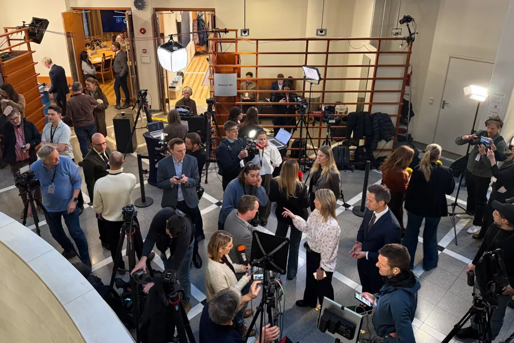 03 February 2026, Norway, Oslo: Journalists waiting in the court where the trial of the son of Norwegian Crown Princess Mette-Marit, Marius Borg Hoiby, is taking place. Hoiby is charged with rape, abuse in close relationships and assault, among other things. Photo: Julia W&auml;schenbach/dpa