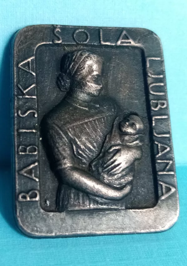 Imate doma staro sestrsko značko? Pomagajte Boru re&scaron;iti del dedi&scaron;čine