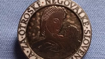 Imate doma staro sestrsko značko? Pomagajte Boru rešiti del dediščine