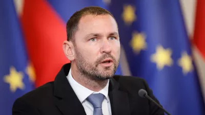 Kadrovski vrtiljak: Dolenc guverner centralne banke, potrjena tudi varuhinja človekovih pravic