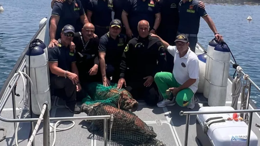 Policisti so najdbo predali arheologom. Foto: italijanska finančna policija