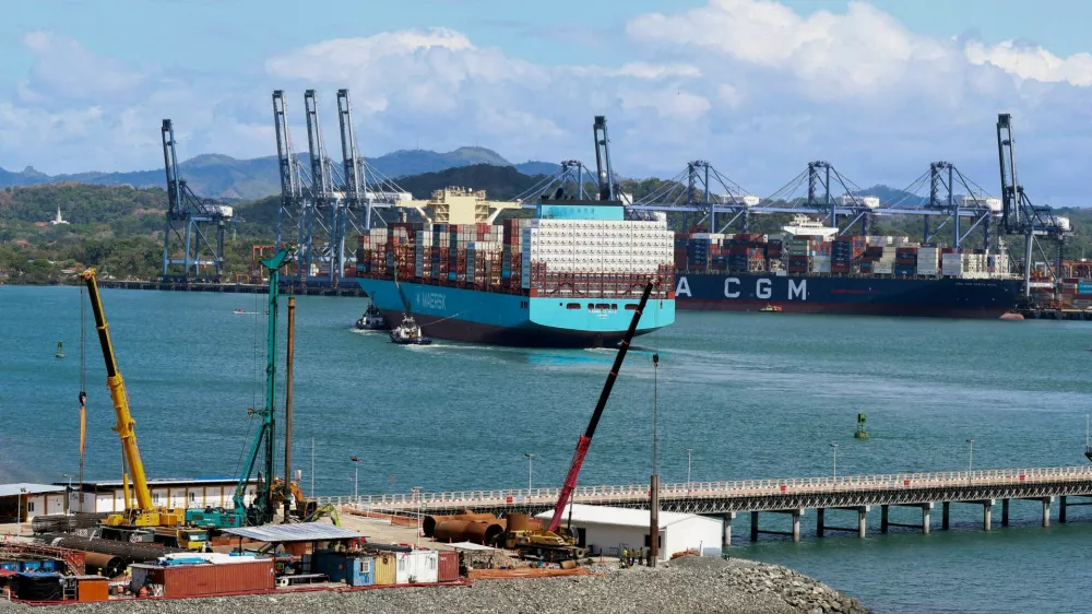 FILE PHOTO: A container ship Maersk El Alto is guided by tugboats at Panama Ports Company (PPC), after Panama's Supreme Court annulled key port contracts held by the Hong Kong‑based CK Hutchison&ndash;owned firm, leaving the future of some Panama Canal operations uncertain, in Panama City, Panama, January 30, 2026. REUTERS/Aris Martinez//File Photo