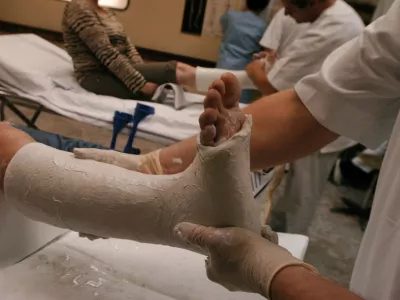 KC - Klinični center- Urgenca, zdravstvo - Urgentni kirur&scaron;ki blok - mavčarna - po&scaron;kodba