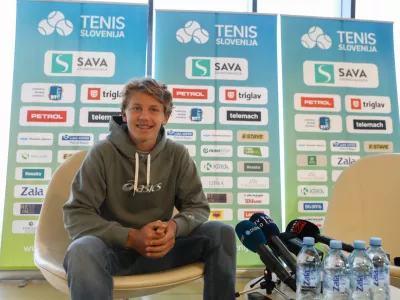 žiga &scaron;e&scaron;ko - novinarska konferenca zmagovalca mladinskega grand slama v Avstraliji Žige &Scaron;e&scaron;ka. foto luka cjuha