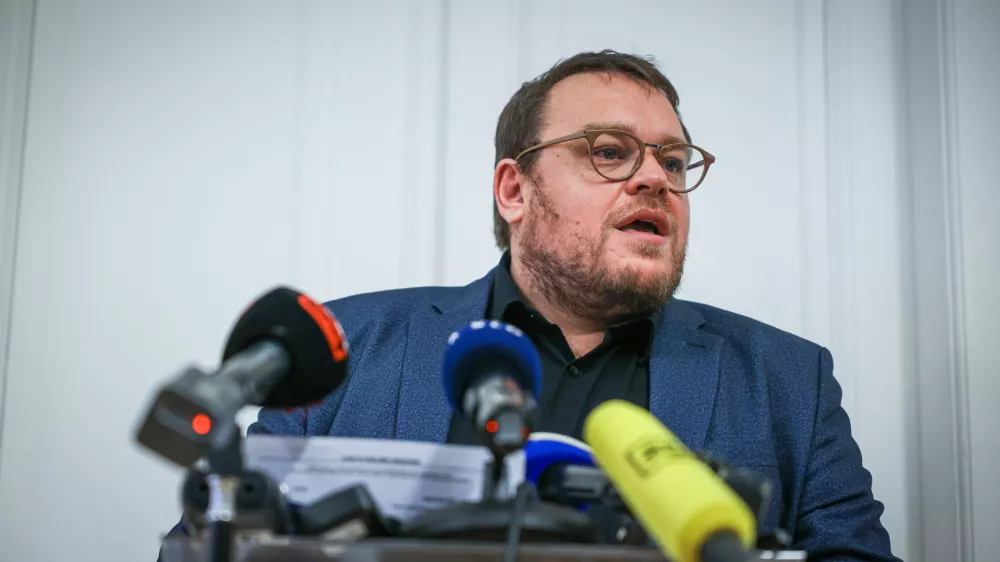 Ljubljana, sedez Levice.Novinarska konferenca Levice in Vesne o predstavitvi skupnega volilnega programa.Minister za solidarno prihodnost Simon Maljevac.