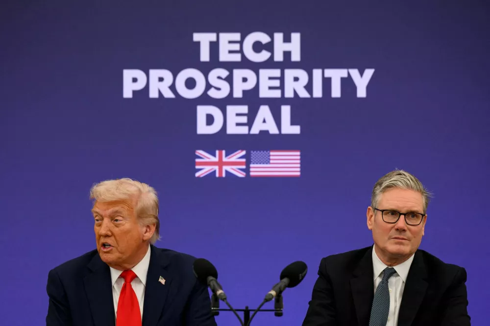FILE PHOTO: U.S. President Donald Trump and British Prime Minister Keir Starmer announce an agreement between the two countries as they hold a press conference at Chequers at the conclusion of a state visit on September 18, 2025 in Aylesbury, Britain. Leon Neal/Pool via REUTERS/File Photo