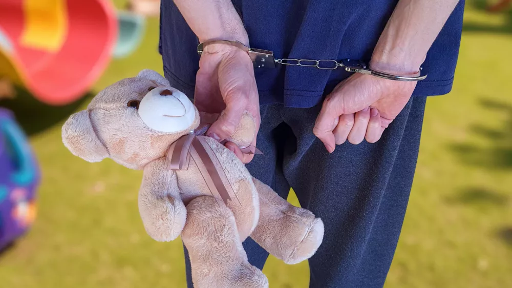 Tega Avstralca so sicer prijeli, toda koliko takih ljudi je &scaron;e tam zunaj? / Foto: Istock