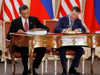 FILE PHOTO: U.S. President Barack Obama (L) and Russian President Dmitry Medvedev sign the new Strategic Arms Reduction Treaty (START II) at Prague Castle in Prague April 8, 2010.   REUTERS/Jason Reed//File Photo