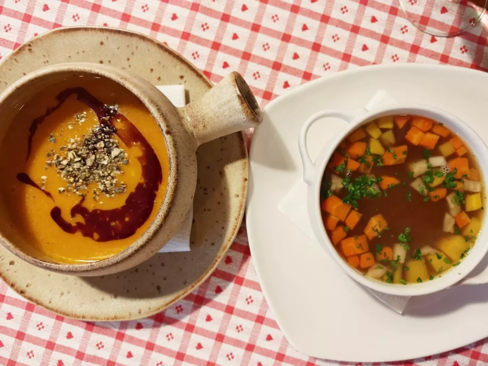 Bučna in goveja juha, Gosti&scaron;če Tulipan