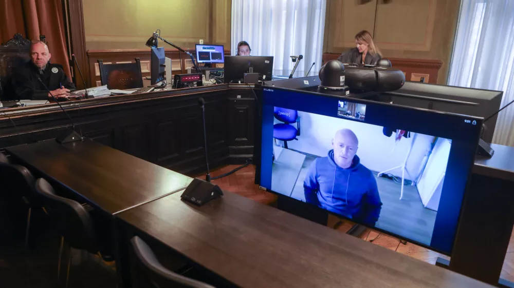 Opečenih je imel 22 odstotkov telesa: ponavljal le, kako peče in boli