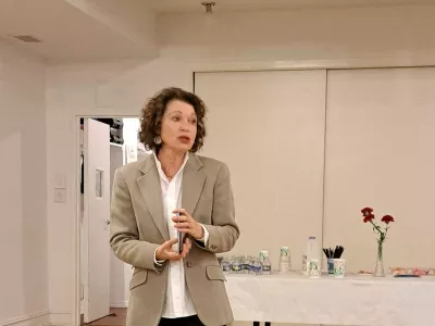 ZDA, New York.Predstavitev knjige o slovenskih mnozicnih migracijah z naslovom "Daring Dreams of the Future: Slovenian Mass Migrations 1870-1945".Znanstvena svetnica na Institutu za slovensko izseljenstvo in migracije Znanstvenoraziskovalnega centra Slovenske akademije znanosti in umetnosti v Ljubljani Mirjam Milharcic Hladnik.