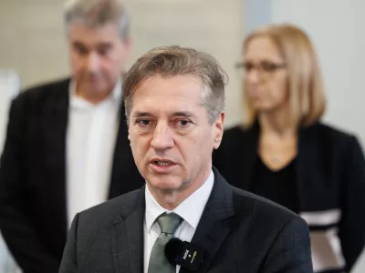 Slovenj Gradec, SB Slovenj Gradec.Izjava za medije po obisku Splosne bolnisnice Slovenj Gradec v okviru vladnega obiska v koroski regiji.Predsednik vlade Robert Golob.