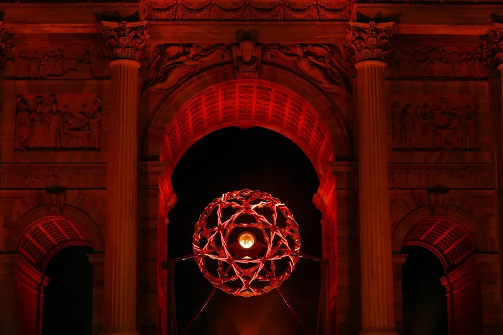 Milano Cortina 2026 Olympics - Opening Ceremony - Arco della Pace, Milan, Italy - February 06, 2026. The Olympic flame is seen lit in the cauldron during the opening ceremony REUTERS/Guglielmo Mangiapane