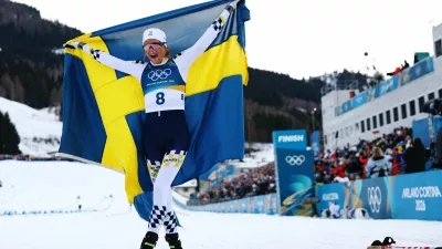 Milano Cortina 2026 Olympics - Cross-Country Skiing - Women's 10km + 10km Skiathlon - Tesero Cross-Country Skiing Stadium, Lago, Italy - February 07, 2026. Gold medallist Frida Karlsson of Sweden celebrates after winning the women's 10km + 10km skiathlon REUTERS/Kai Pfaffenbach