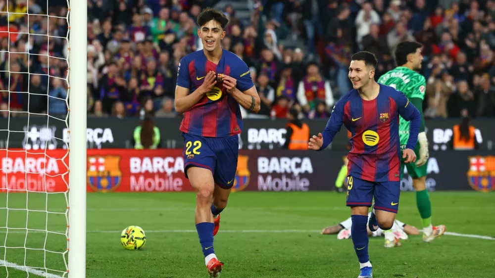 Soccer Football - LaLiga - FC Barcelona v RCD Mallorca - Spotify Camp Nou, Barcelona, Spain - February 7, 2026 FC Barcelona's Marc Bernal celebrates scoring their third goal REUTERS/Albert Gea