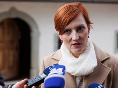 Zirovnica, Presernova rojstna hisa v Vrbi.Slavnostno odprtje prenovljene Presernove rojstne hise in gospodarskega poslopja pri hisi.Ministrica za kulturo Asta Vrecko.