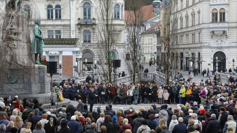 8.2.2026 - 40. tradicionalni recital Pre&scaron;ernove poezije ZDUS. Branje poezije. Pre&scaron;ernov trgKulturni praznikFoto: Luka Cjuha