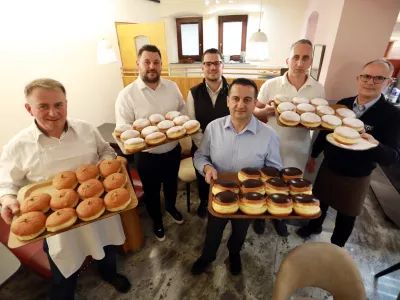 Na vrhni&scaron;kem klancu so najbolj&scaron;i krofi, ljudje čakajo tudi po dve uri