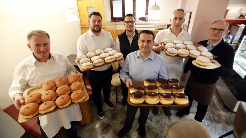 Na vrhni&scaron;kem klancu so najbolj&scaron;i krofi, ljudje čakajo tudi po dve uri