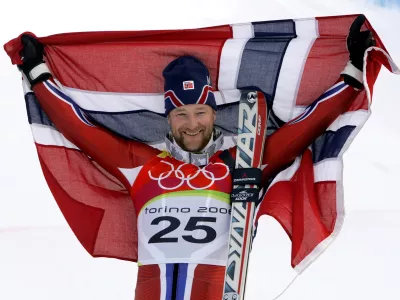 Norway's Kjetil Andre Aamodt celebrates with the Norwegian national flag after winning the gold medal in the Men's Super-G at the Turin 2006 Winter Olympic Games in Sestriere Borgata, Italy Saturday Feb. 18, 2006. (AP Photo/Charles Krupa)