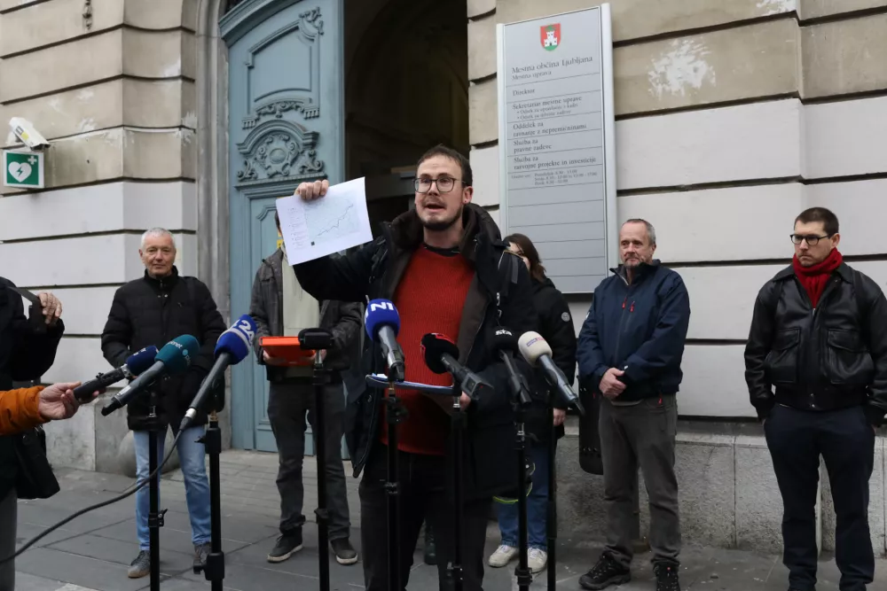 09.02.2026. Predaja podpisov za sklic Zbora občanov &Scaron;tepanjsko naselje na temo pomanjkanja parkiri&scaron;č. Foto: Bojan Velikonja