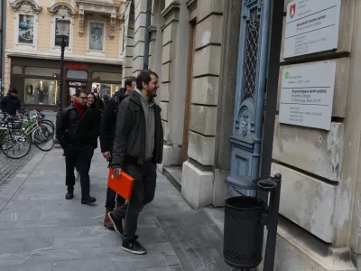 09.02.2026. Predaja podpisov za sklic Zbora občanov &Scaron;tepanjsko naselje na temo pomanjkanja parkiri&scaron;č. Foto: Bojan Velikonja