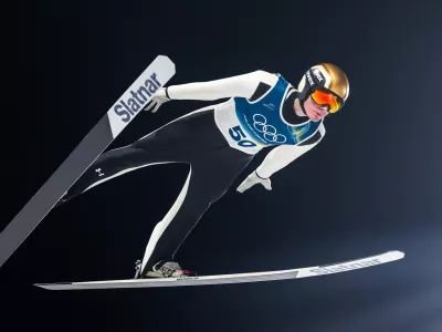 Italija, Predazzo.Zimske olimpijske igre 2026.Smucarski skoki, moska tekma na srednji skakalnici.Slovenski skakalec Domen Prevc.