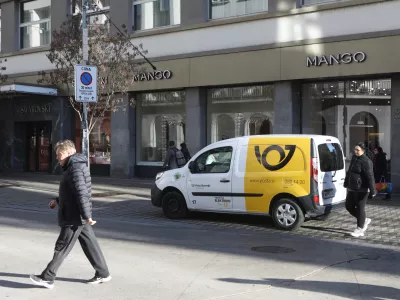 10.12.2025 - Dostavno vozilo na elektriko - električno vozilo - vozilo na električni pogon - Po&scaron;ta slovenijeFoto: Luka Cjuha