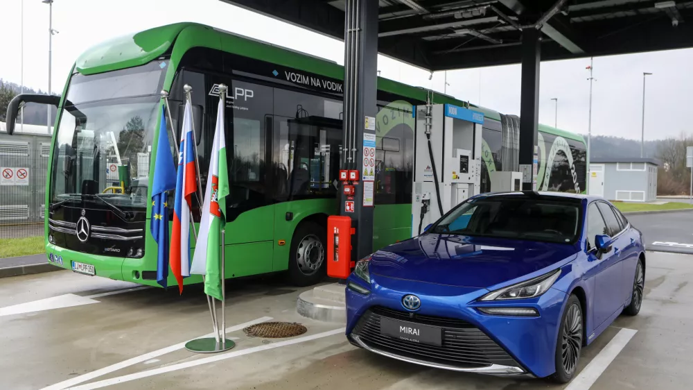 10.2.2026 - odprtje polnilnega parka za alternativna goriva, v katerem bo poleg polnilnic za avtobuse na električni pogon urejena tudi prva javna polnilnica za vozila na vodikov pogon v Sloveniji, dogodka se bo udeležil tudi ljubljanski župan Zoran JankovićFoto: Luka Cjuha