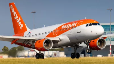 Obe letali sta bili enakega tipa, in sicer airbus A320, ki je med nizkocenovnimi prevozniki izredno razširjen in priljubljen.