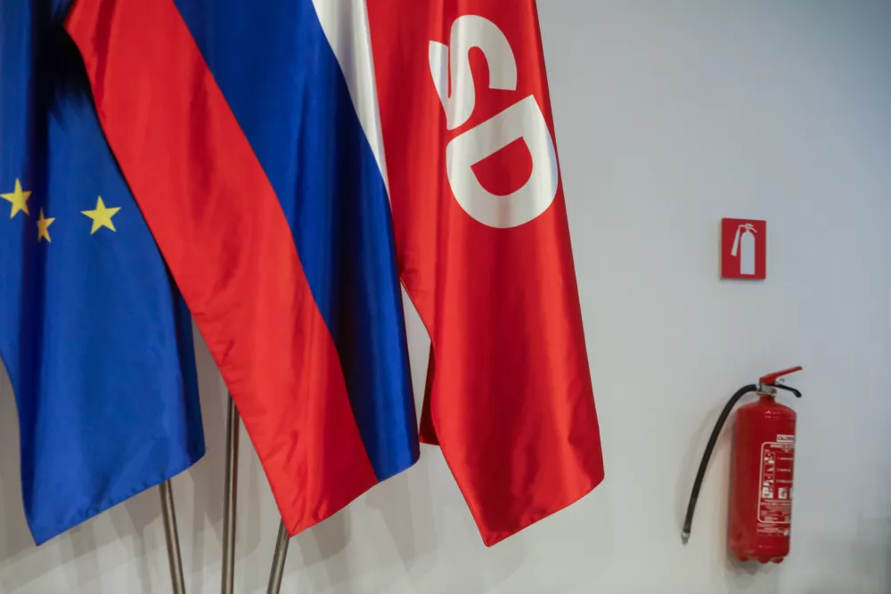 Simbolična fotografija stranka SD06.01.2026 - Predsednik SD Matjaž Han izjava za medije o aktualnih dogajanjih. Prestop poslanca Levice v SDFoto: Luka Cjuha / Foto: Luka Cjuha