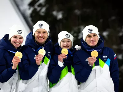 Italija, Predazzo.Zimske olimpijske igre 2026.Smucarski skoki, mesane ekipe.Olimpijski prvaki Nika Vodan, Anze Lanisek, Nika Prevc in Domen Prevc.