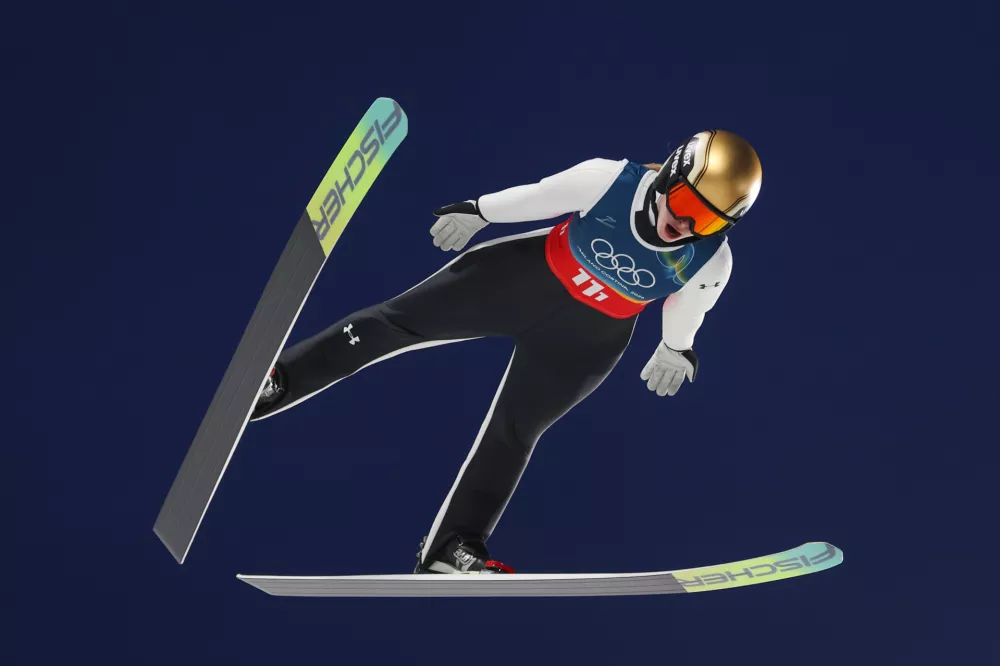 Nika Vodan (na fotografiji), Anze Lanisek, Nika in Domen Prevc so olimpijski prvaki. Predazzo, Italija 10. februar 2026, Foto:Matej Druznik