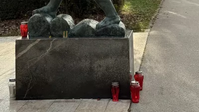 spomenik Splavarju, sveče