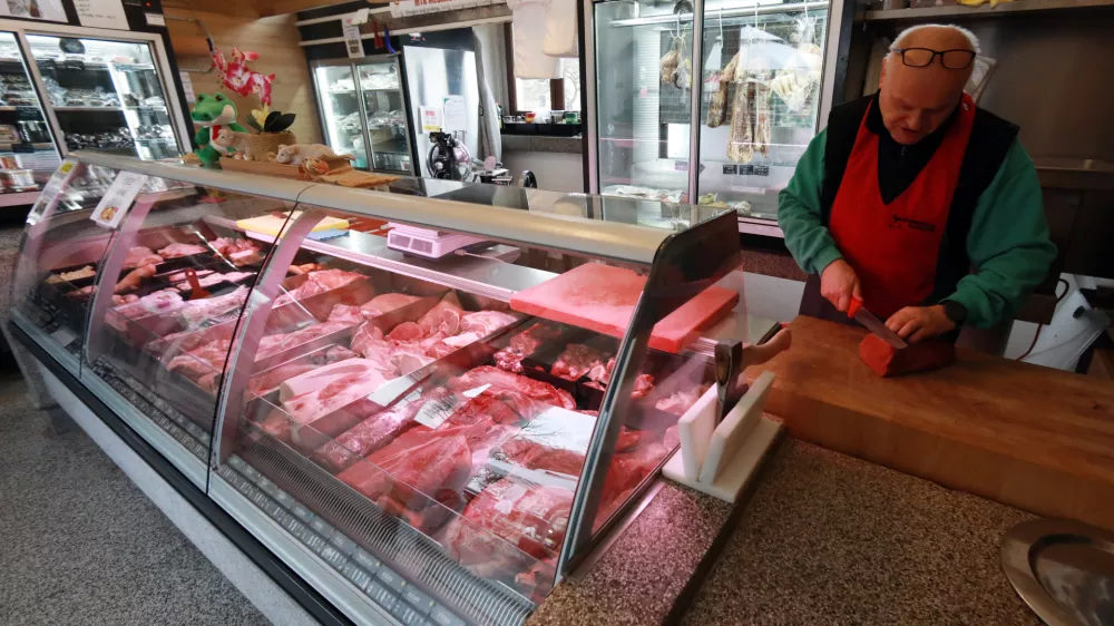 11.02.2026 - meso, mesar,tržnica, prodaja mesaFoto: Tomaž Skale