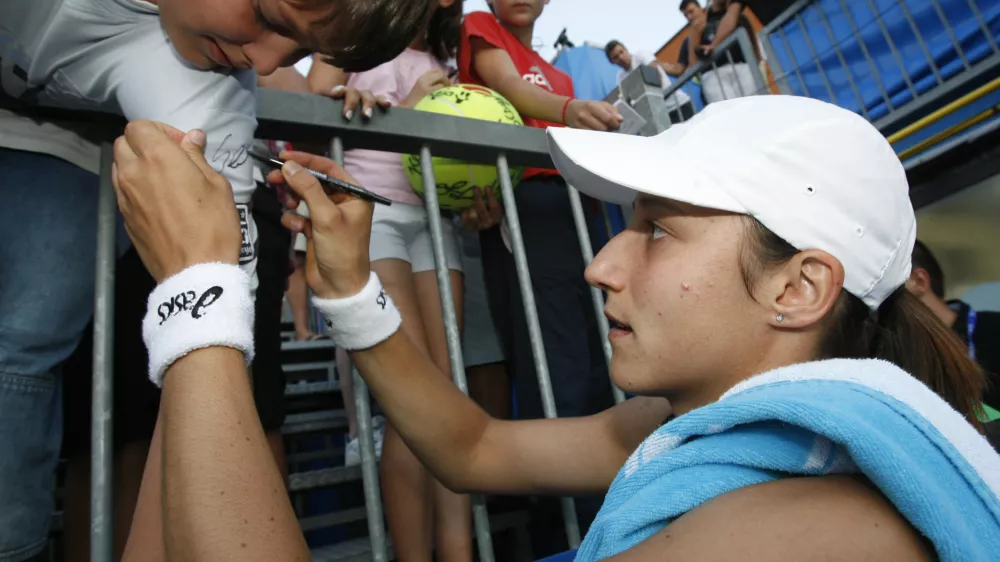 Katarina SrebotnikTeni&scaron;ki turnir WTA, Banka Koper Slovenija Open.Teni&scaron;ki dvoboj med Katarino Srebotnik in Julio G&ouml;rges.//FOTO: Matej Pov&scaron;eOPOMBA: ZA OBJAVO V ČASOPISU DNEVNIK / Foto: Matej Pov&scaron;e