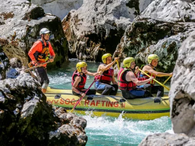 Rafting na Soči, cilj pri Trnovem ob Soči- Soča rafting Bovec -- 14.08.2016 - Posočje - Poletni Dnevnik - počitni&scaron;ka reportaža - poletno dopustovanje - turizem -     //FOTO: Bojan Velikonja