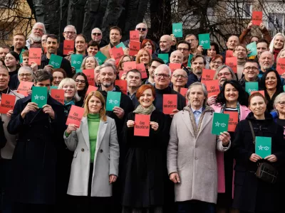 Ljubljana, Trg republike.Stranki Levica in Vesna sta predstavili kandidatke in kandidate ter skupno kandidatno listo za drzavnozborske volitve.