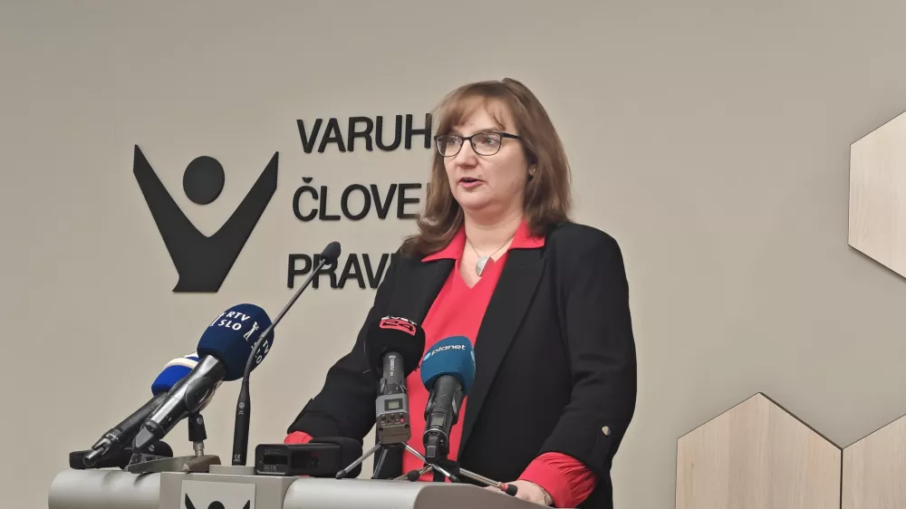Ljubljana, Varuh clovekovih pravic.Izjava za medije varuhinje clovekovih pravic Simone Drenik Bavdek, ki je predstavila razloge za vlozitev zahteve za oceno ustavnosti 8. clena t. i. Sutarjevega zakona na ustavno sodisce.